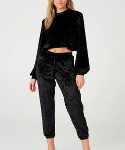 Onzie Velvet Crop - Black Crushed Velvet