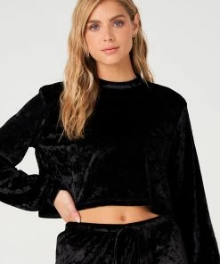 Onzie Velvet Crop - Black Crushed Velvet