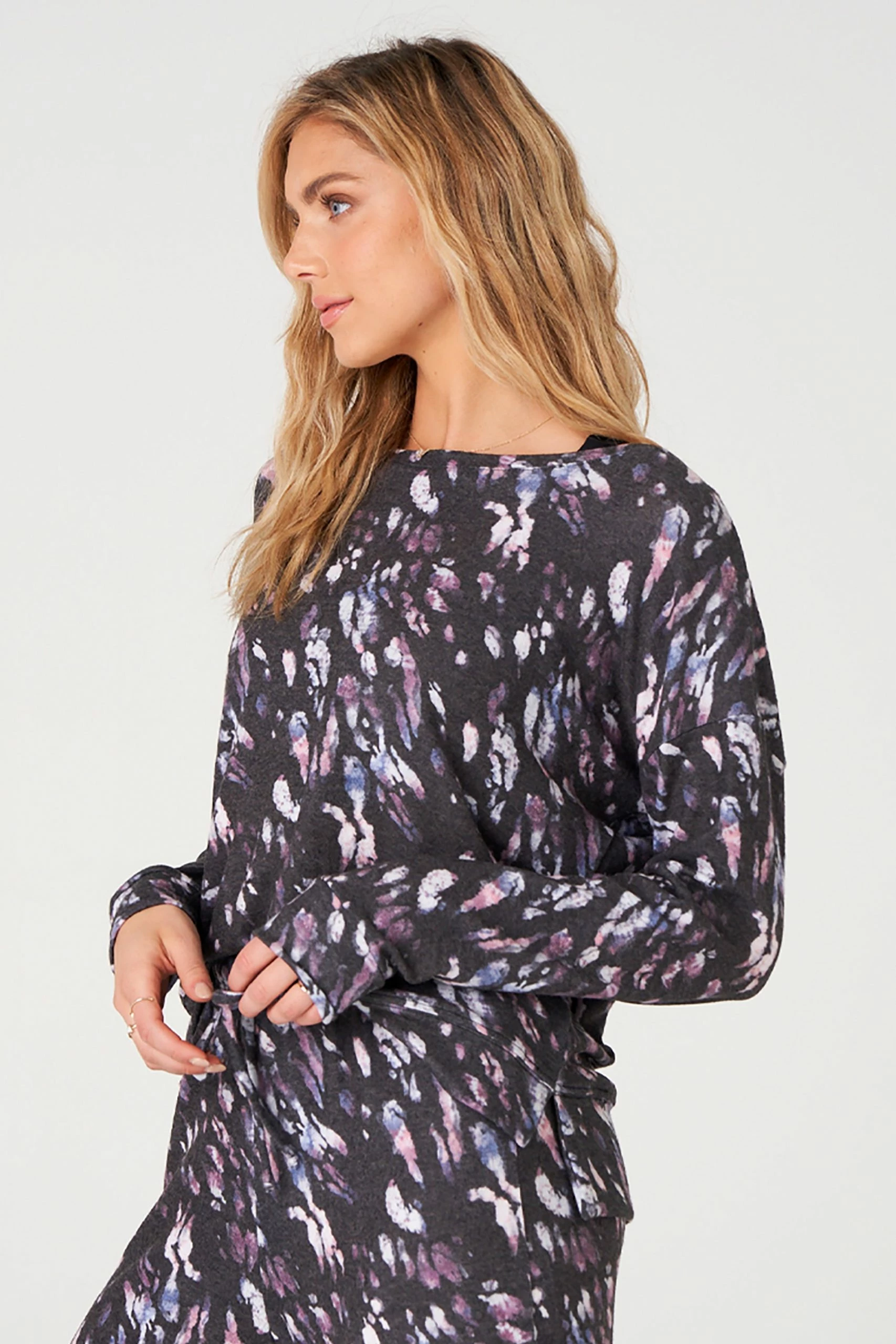 Onzie High Low Sweatshirt - Jungle Hues 5 Onzie High Low Sweatshirt - Jungle Hues