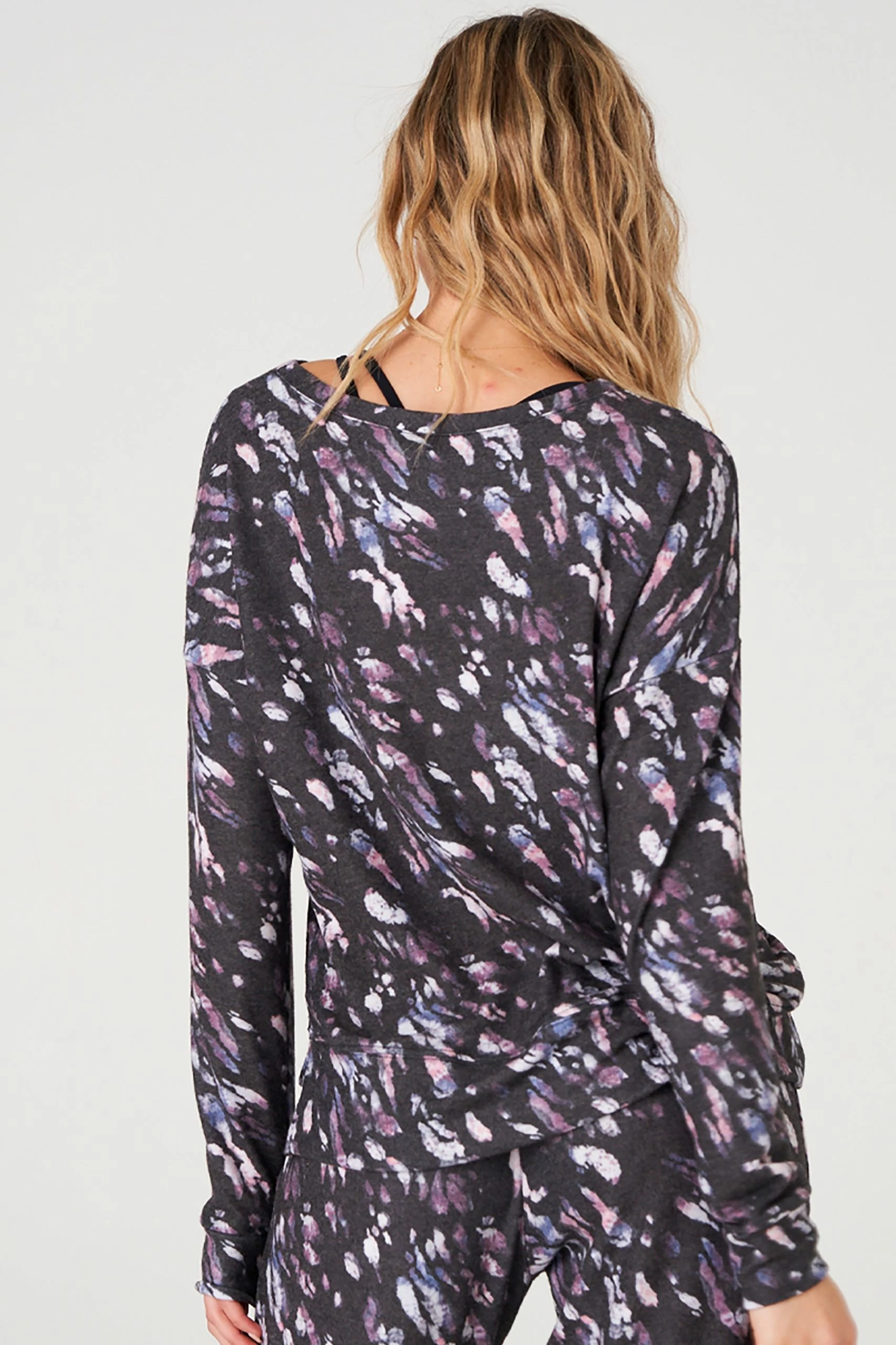 Onzie High Low Sweatshirt - Jungle Hues 4 Onzie High Low Sweatshirt - Jungle Hues