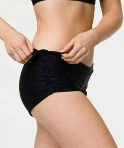 Onzie Flow Side String Short - Black