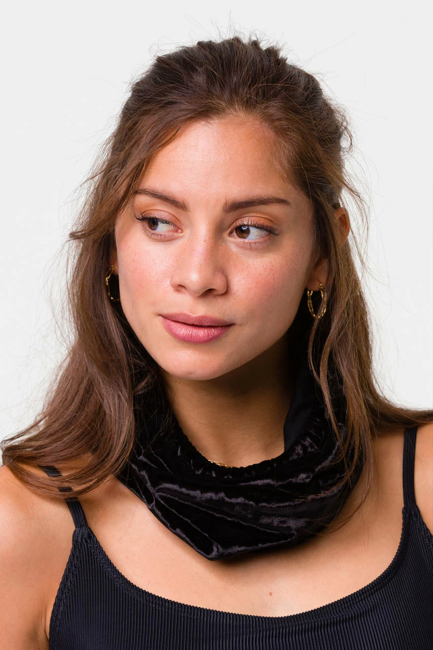 Onzie Mindful Masks Face Cover - Black Velvet 4 Onzie Mindful Masks Face Cover - Black Velvet