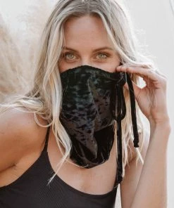 Onzie Mindful Masks Face Cover - Black Velvet