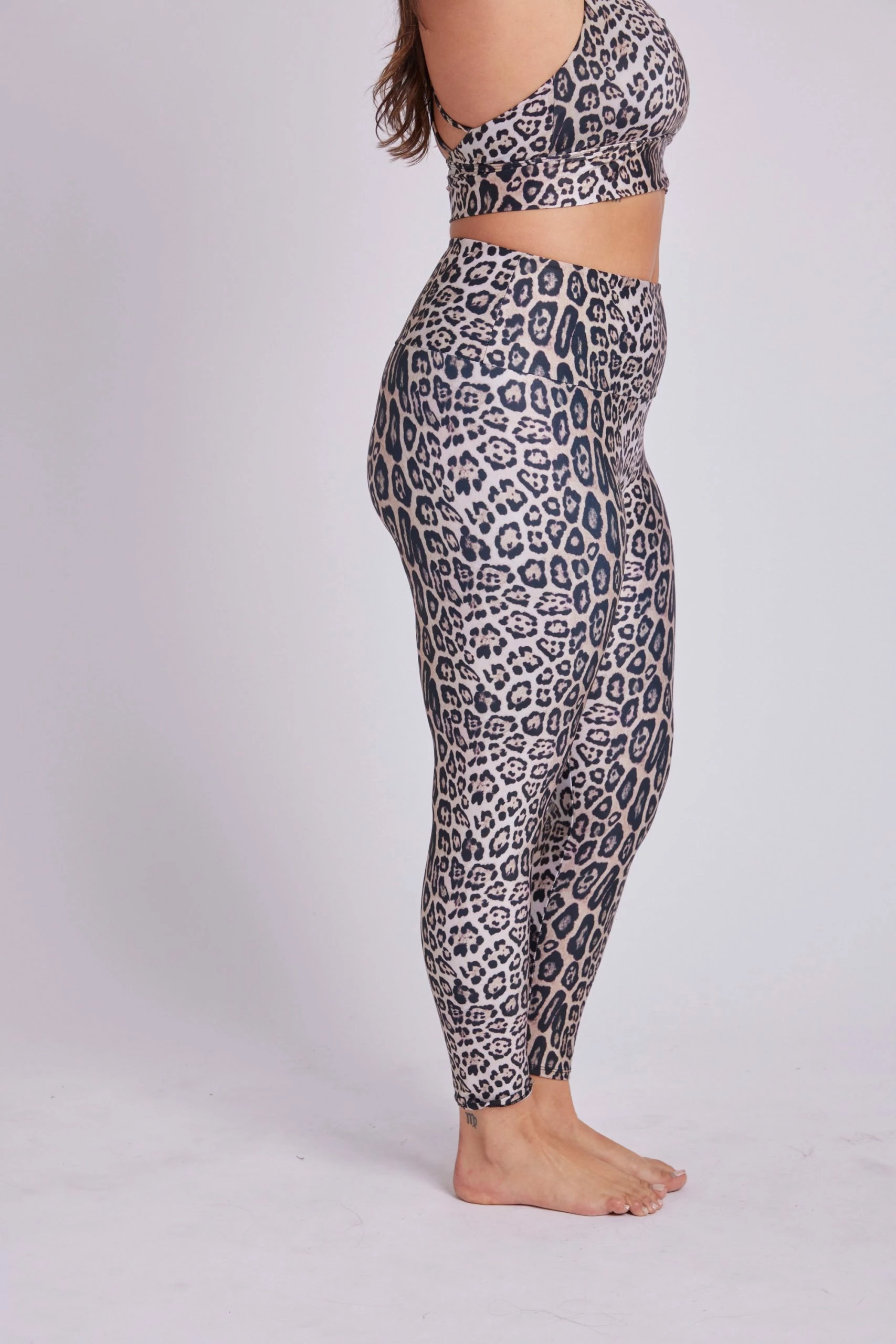 Onzie Flow Bottoms High Rise Long Legging - Leopard 9 Onzie Flow Bottoms High Rise Long Legging - Leopard