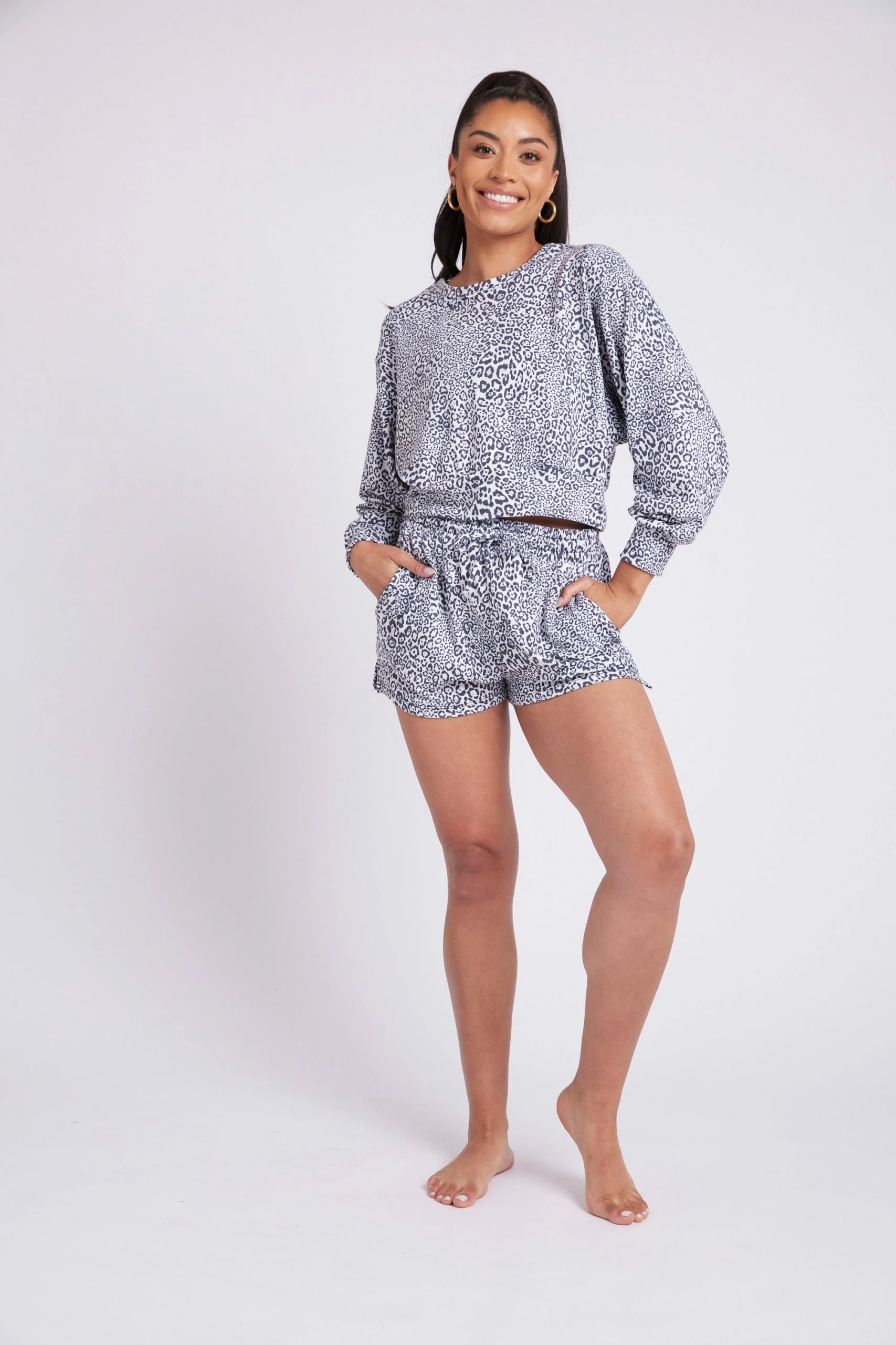 ONZIE Bella Sweatshirt - Snow Cub 4 ONZIE Bella Sweatshirt - Snow Cub