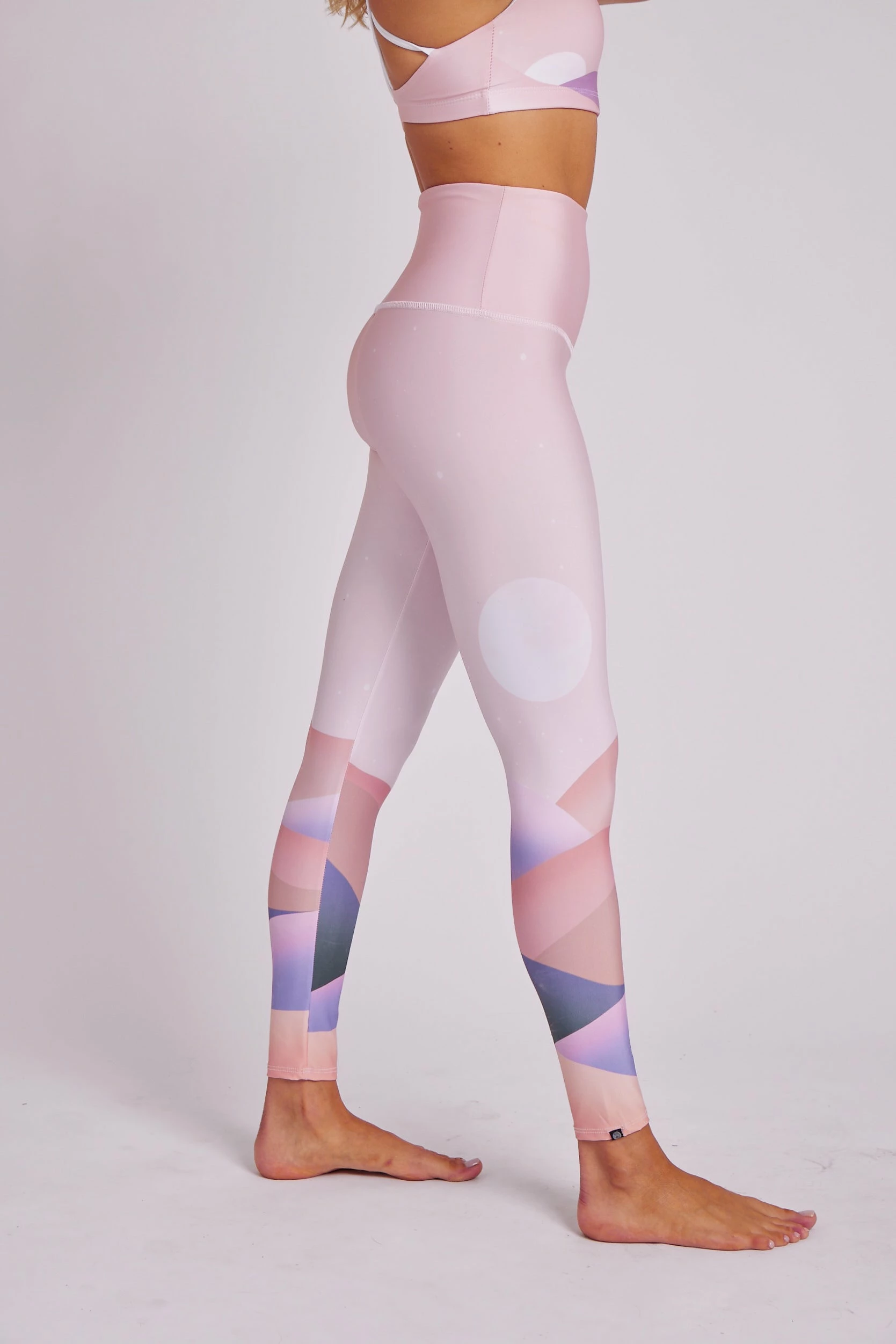 ONZIE Sustainable Soul Graphic High Rise Midi Legging - Selena Moon 5 ONZIE Sustainable Soul Graphic High Rise Midi Legging - Selena Moon