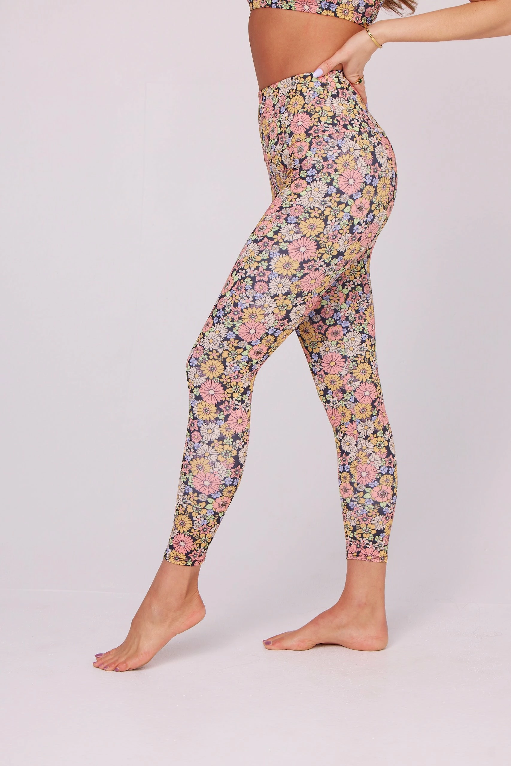 ONZIE Women's New High Rise Legging - Retro Floral 3 ONZIE Women's New High Rise Legging - Retro Floral